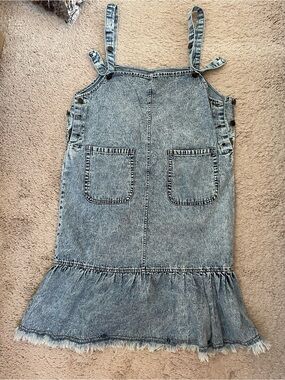 Woman’s denim
Dress